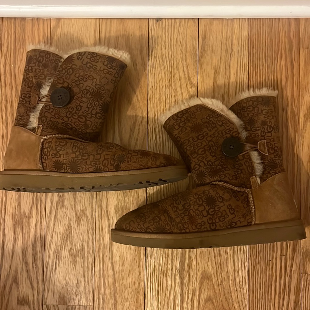 Ugg Boot With Button Side